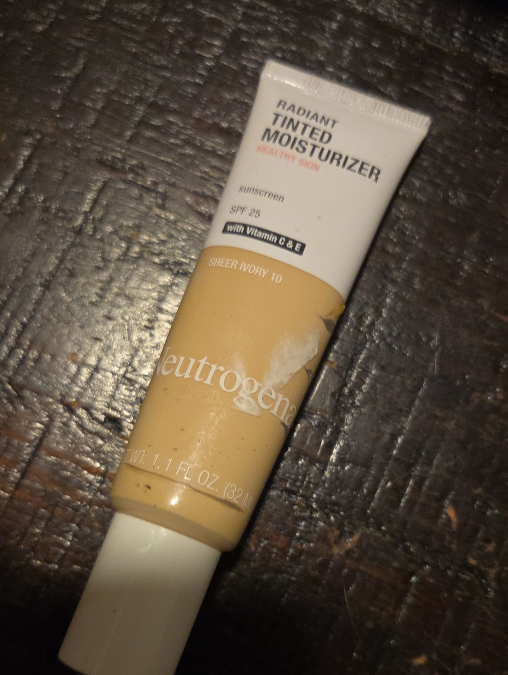 Neutrogena Radiant Tinted Moisturizer SPF 25 - Sheer Ivory 10 New